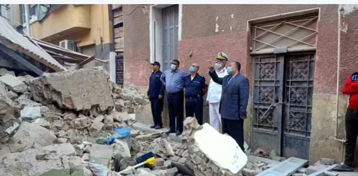 قتلى بانهيار عقار جنوبي مصر.. ومكالمة هاتفية تنقذ سيدة