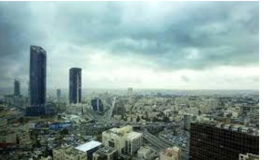 كتلة هوائية باردة ورطبة تؤثر على الأردن الاثنين