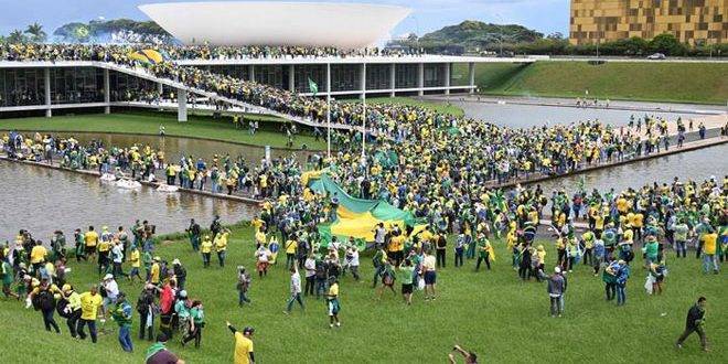 أنصار الرئيس البرازيلي السابق يقتحمون مقرات الرئاسة والحكومة والكونغرس