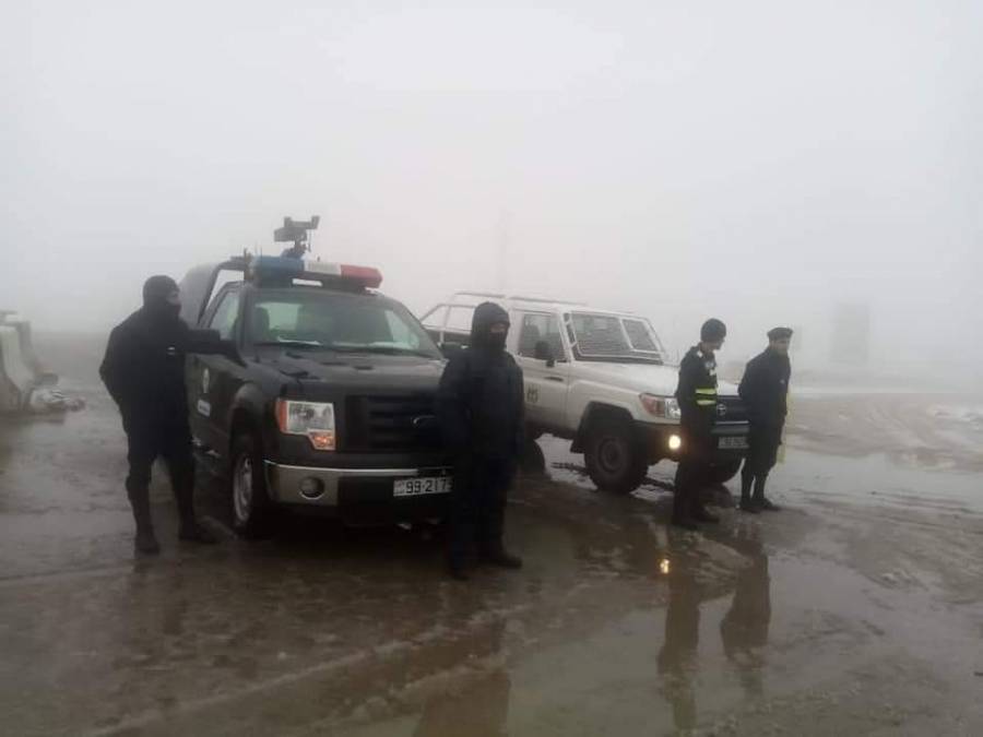 العميد الشماسين يتابع سير مرتبات العاملين في الميدان بالتزامن مع المنخفض الجوي...صور