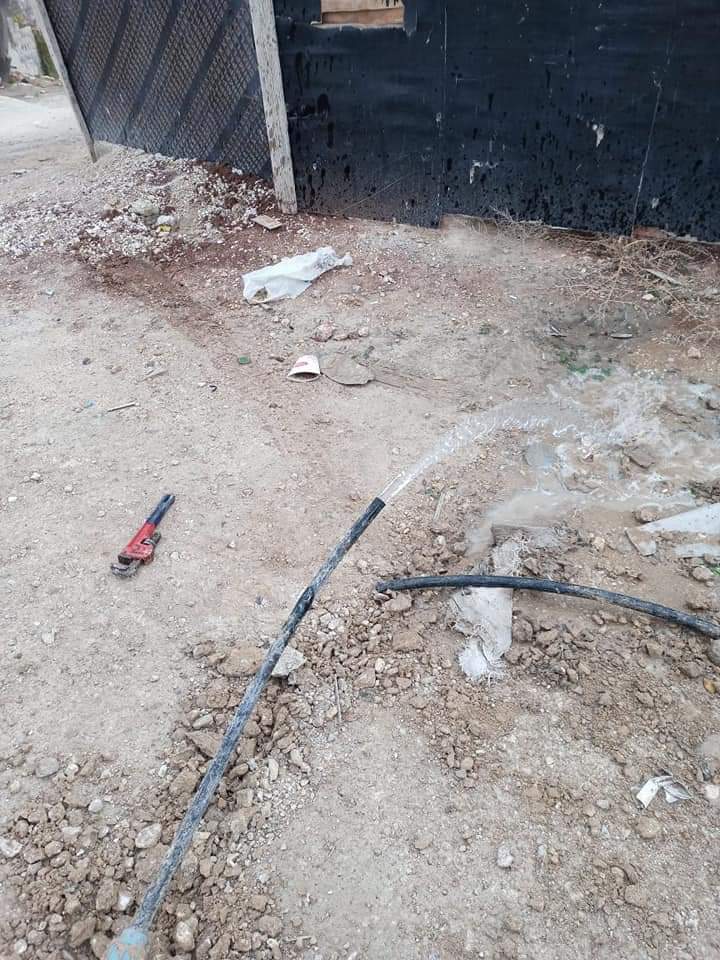 المياه :حملة تكشف عن اعتداءات لـ 100 منزل في الرصيفة وتمديد شبكات مخالفة..صور