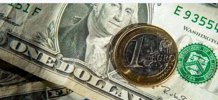 الدولار يتراجع مع انحسار مخاوف رفع الفائدة وتفاؤل حيال الصين