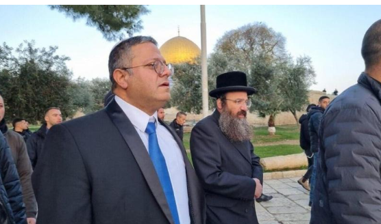 يائير لابيد : بن غفير يقربنا من انتفاضة ثالثة