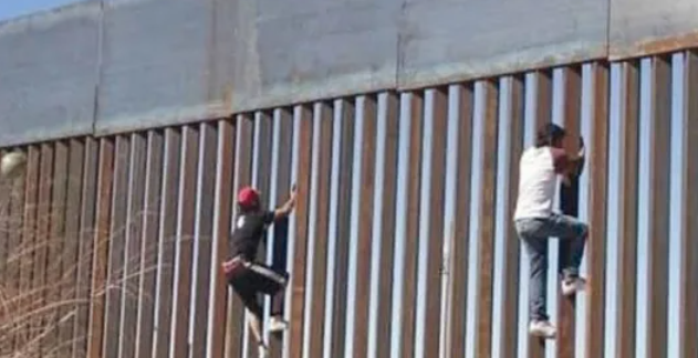 تسلق جدار المكسيك.. حلم يراود شباب موريتانيا