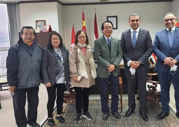 القنصل العام بهونج كونج يلتقي عددًا من الشركات السياحية العاملة في إقليم هونج كونج