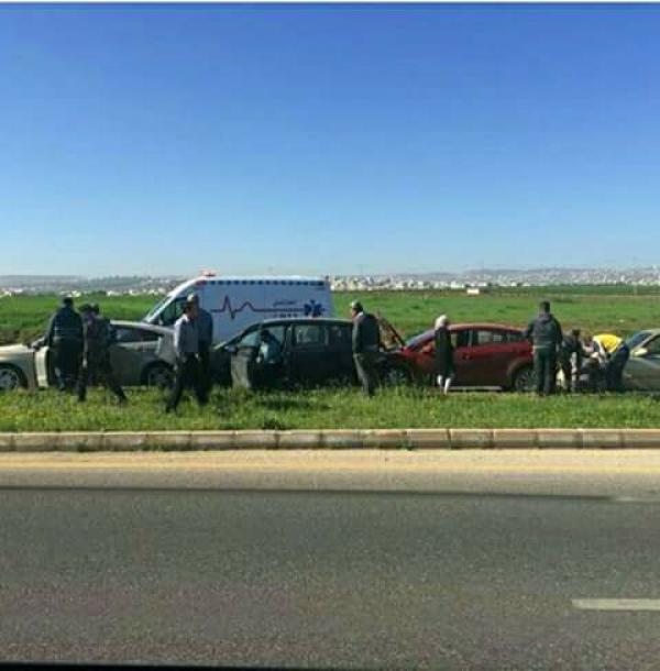 وفاة واصابة بحادث صدم جسم ثابت على شارع البترا في اربد