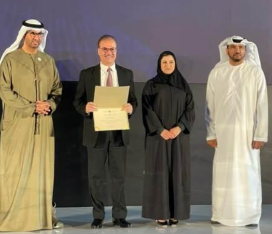 أردني يفوز بوسام وزير إماراتي