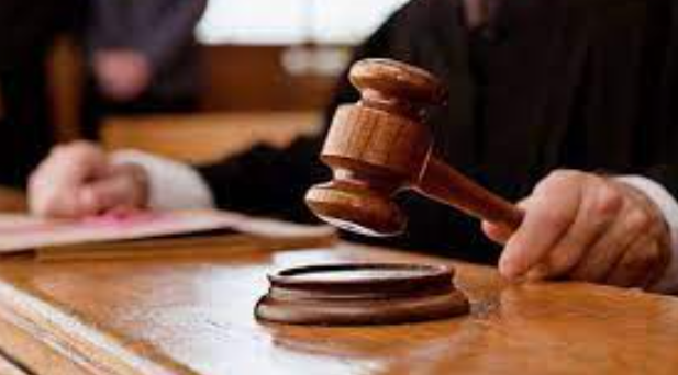 حبس بائع عطور سنتين مارس البلطجة وأخذ مال تُجار عُنوة