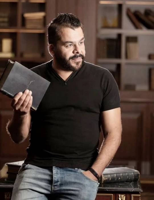 ماذا قال منذر رياحنة عن ضجة عرض فيلم «الحارة» في الأردن؟