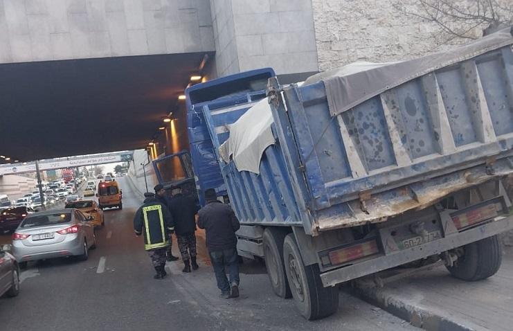 تدهور (قلاب) داخل نفق الشعب  صور