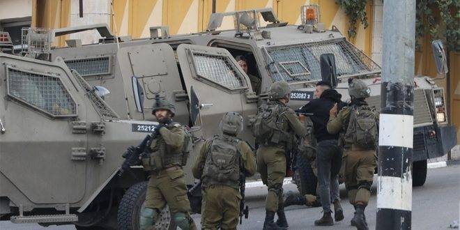 قوات الاحتلال تعتقل ثلاثة فلسطينيين في الضفة الغربية وأراضي 48