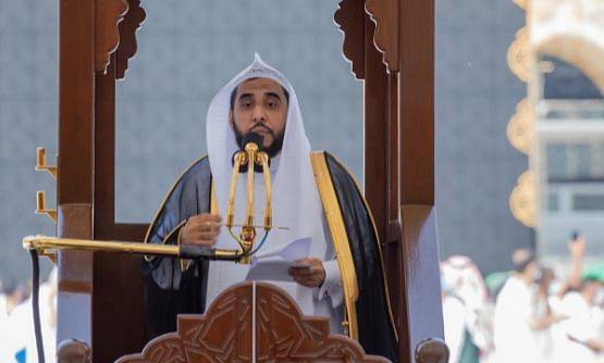 خطيب الحرم المكي: نحن في زمن الازدواجية وأعظم مثال لها في حياتِنا ما يتعلق بدينِنا