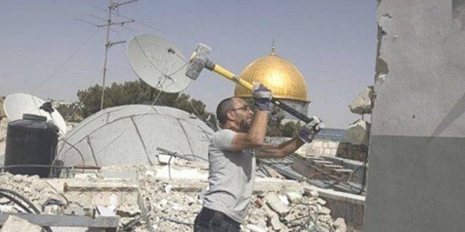 الاحتلال يهدم منزلاً في بيت حنينا شمال القدس