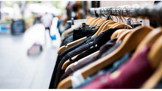 تجار الملابس: المنافسة غير عادلة مع الطرود البريدية