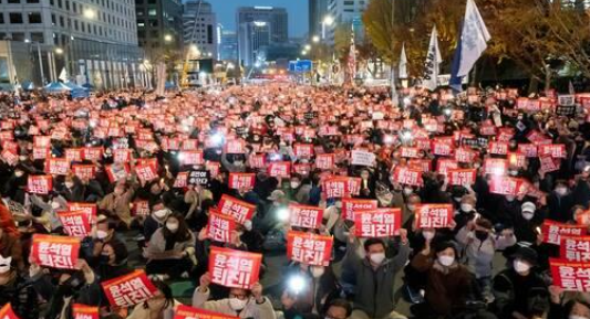 الفيزياء تكشف شدة ضغط أودى بحياة ضحايا حادث تدافع بكوريا الجنوبية