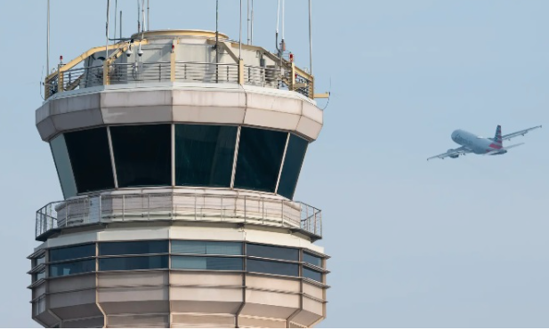 نواب أميركيون: تعطل نظام الطيران “غير مقبول”