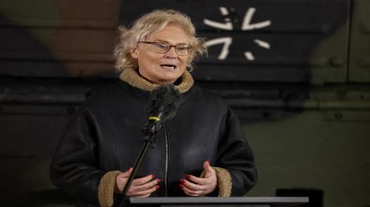 وزيرة الدفاع الألمانية تعتزم الاستقالة