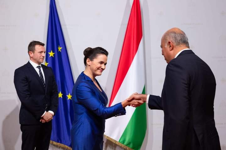 لقاء سفير مصر في بودابست مع رئيسة المجر