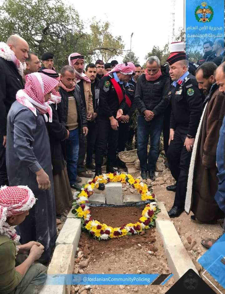 العقيد عمر الشمايله يشارك في  تشييع جثمان الملازم اول شاكر  المشاقبة