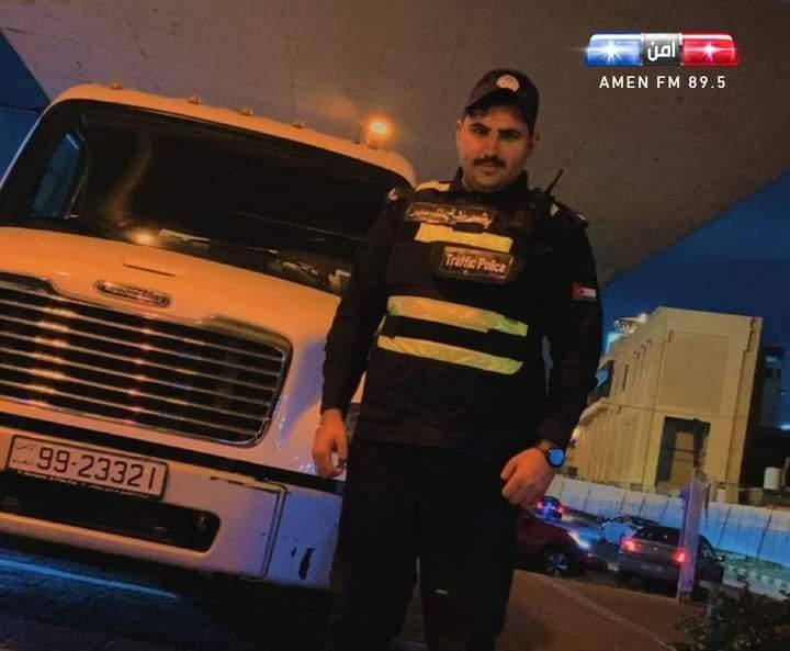 سائق ونش من كوادر إدارة السير ينقذ طفلة بعمر 8 شهور فقدت وعيها