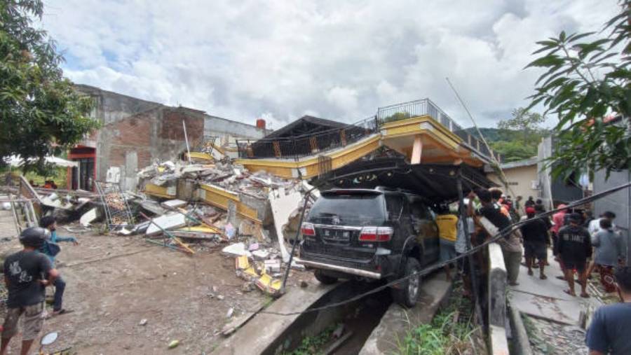 زلزال قويّ يهزّ غربي إندونيسيا