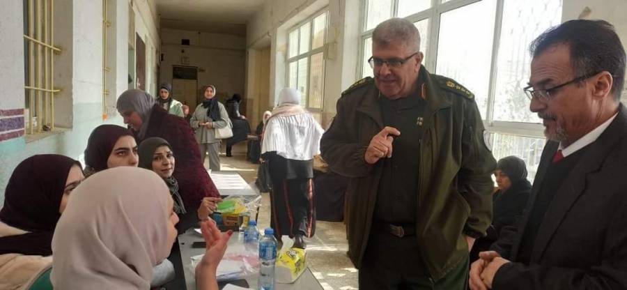 الخدمات الطبية العسكرية الفلسطينة تقيم  يوماً طبياً في الخليل...صور