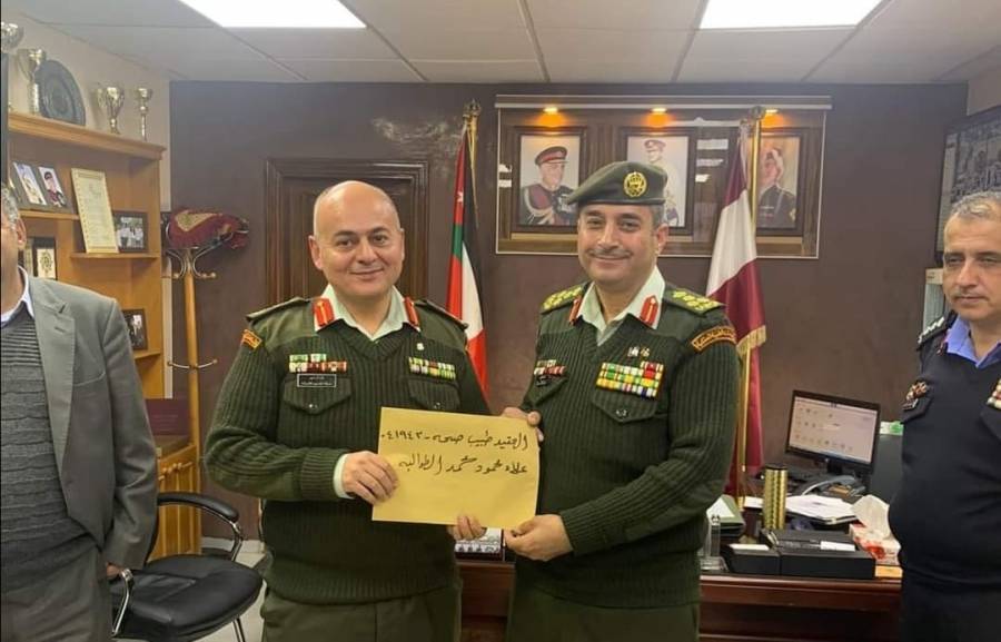 الحموري يكرم الطوالبة ومجموعة من اطباء المستشفى تقديرا لجهودهم المتميزة في عملهم