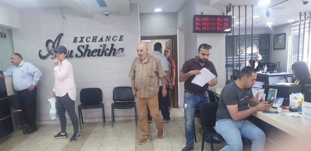 ارتفاع الطلب على الدينار والريال السعودي واستقراره على العملات الأجنبية