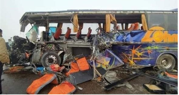 وفاة 7 مشجعين عراقيين واصابة آخرين بانقلاب حافلتهم  صور