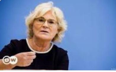 استقالة وزيرة الدفاع الألمانية