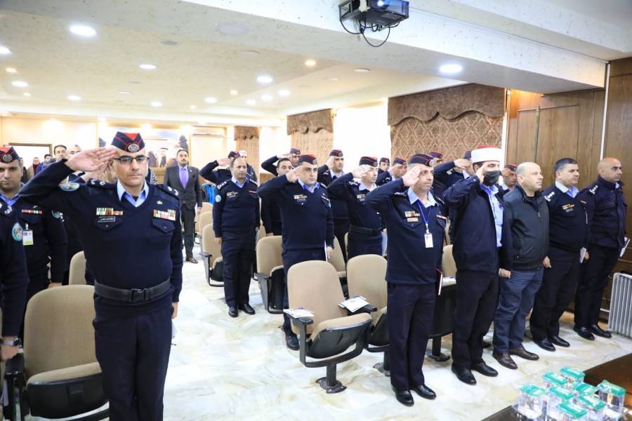 جلسة تعريفية بجائزة الحسين بن عبدالله الثاني للعمل التطوعي لضباط مديرية الإعلام والشرطة المجتمعية في مديرية الأمن العام