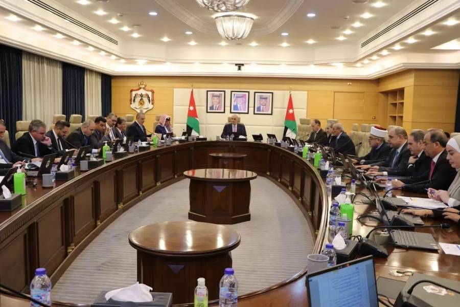 قرارات مجلس الوزراء ..انهاء خدمات الحباشنة والوريكات خلفا له