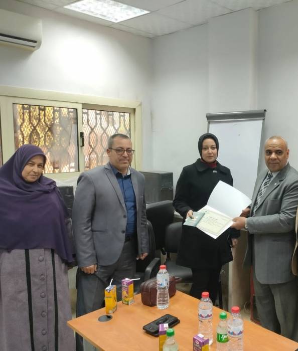 تكريم أبناء العاملين المتفوقين بمنطقة البريد ببني سويف