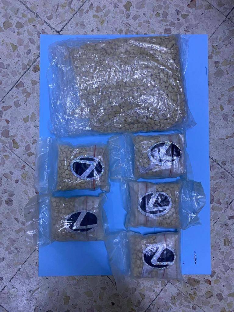 مكافحة المخدرات تحبط محاولتي تهريب للمواد المخدرة ، وتضبط 270 الف...صور