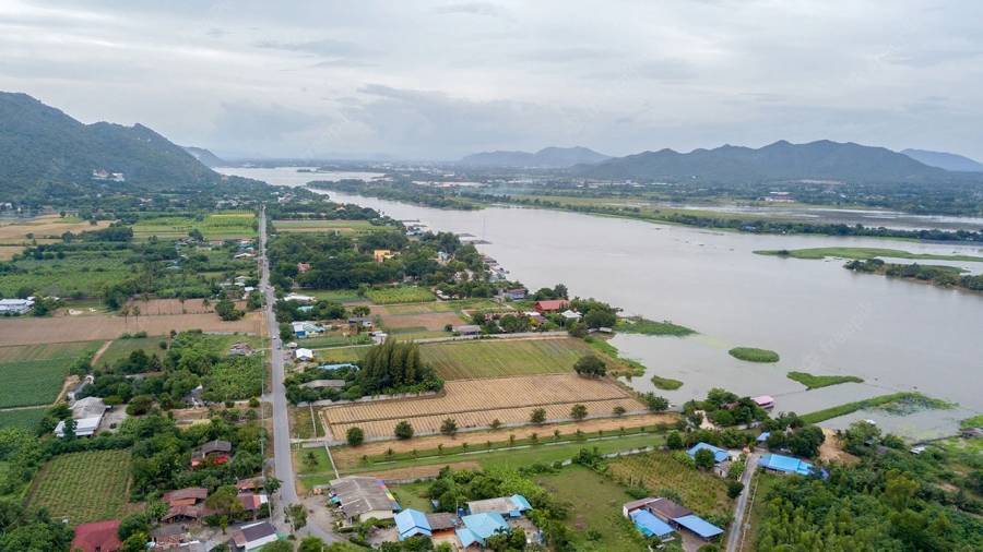 8 مفقودين في انفجار ناقلة نفط في حوض سفن بتايلاند