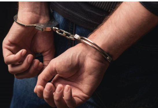 الأردن.. رجل يطعن زوجته وابنتيه في عمّان