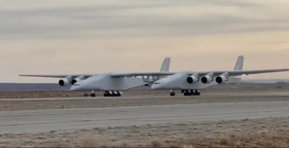 أكبر طائرة على الإطلاق تحطم رقما قياسيا في اختبار طيران
