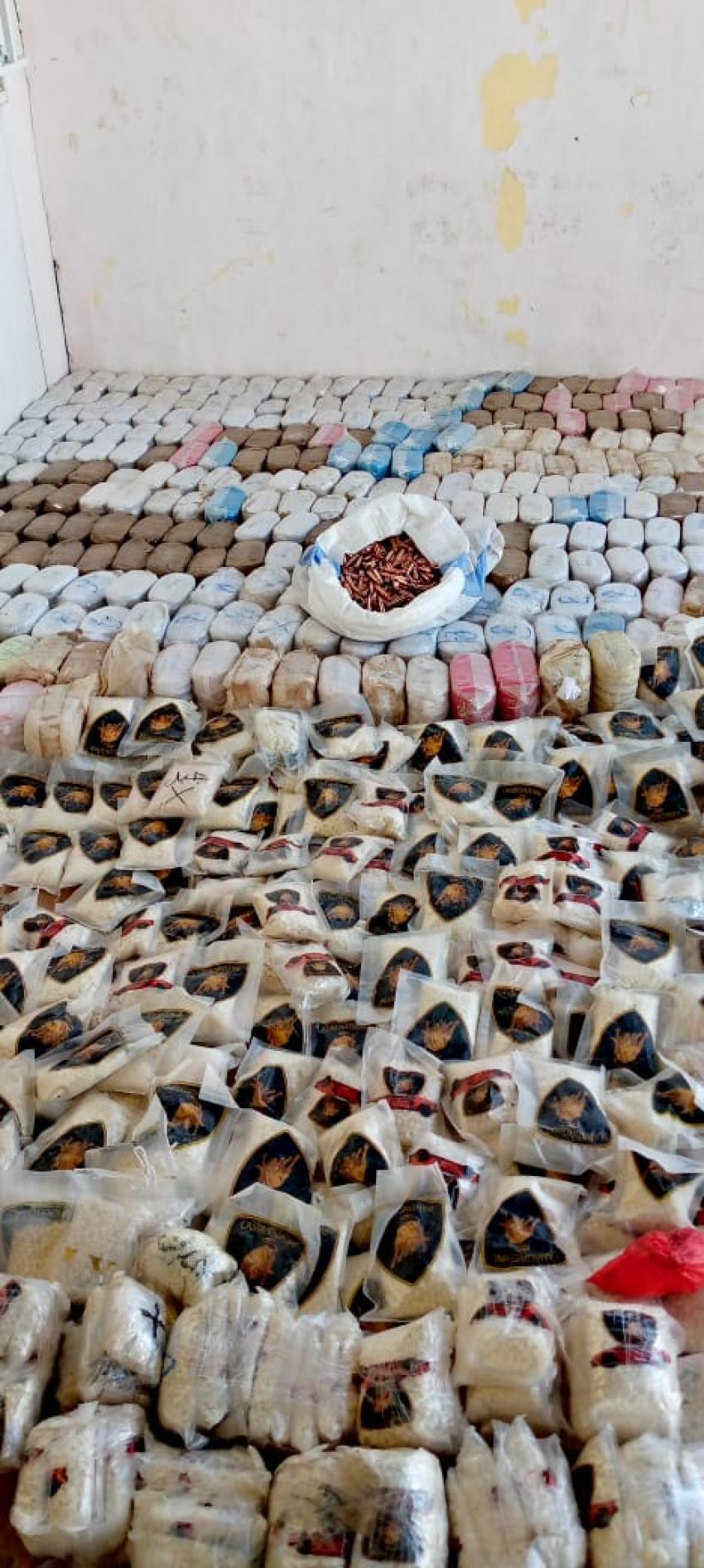 الجيش يحبط محاولة اجتياز للحدود وتهريب مخدرات وذخائر من سوريا..صور