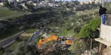 القدس: الاحتلال الاسرائيلي يُواصل تجريف أراضٍ في سلوان