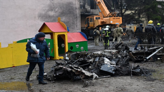 وزير الداخلية الأوكراني ونائبه بين ضحايا تحطم مروحية قرب كييف
