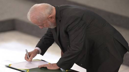 الرئيس البرازيلي يواصل حملة التطهير في صفوف عناصر أمنه