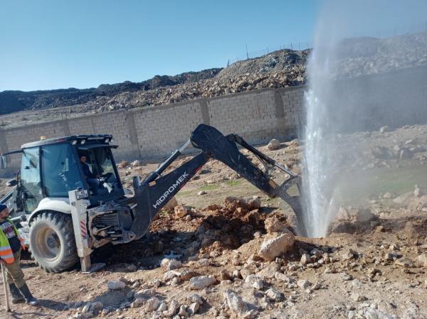 ضبط اعتداءات على خطوط مياه في الزرقاء تزود مزارع..صور