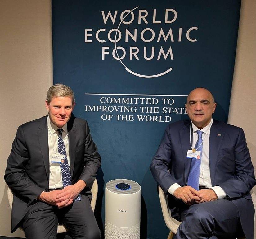 رئيس الوزراء يلتقي عدداً من الشخصيات في دافوس..صور