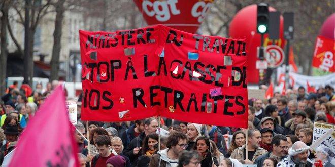 إضرابات ومظاهرات حاشدة في فرنسا احتجاجاً على مشروع نظام التقاعد