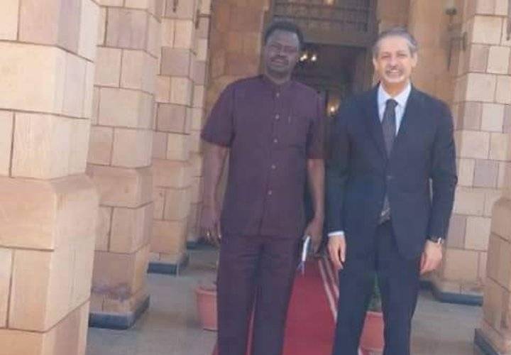 سفير مصر لدى السودان يلتقي حاكم إقليم دارفور رئيس حركة جيش تحرير السودان