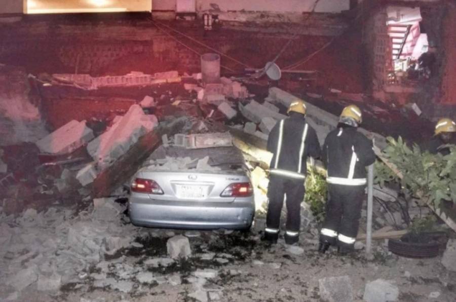 السعودية ..إصابة شخص وتضرر مركبة في انهيار جدار في جدة