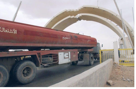 السيطرة على تسريب بنزين من صهريج بالأردن