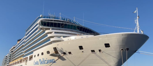 وصول باخرة سياحية على متنها 1636سائحا الى العقبة