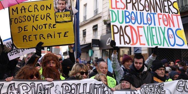 مظاهرة حاشدة في باريس احتجاجاً على تعديل نظام التقاعد