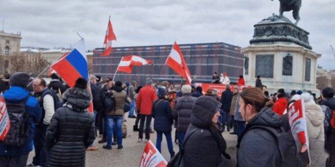 مظاهرة في فيينا للمطالبة برفع العقوبات المفروضة على روسيا